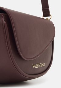 Valentino Bags PIPER - Borsa a mano - vino