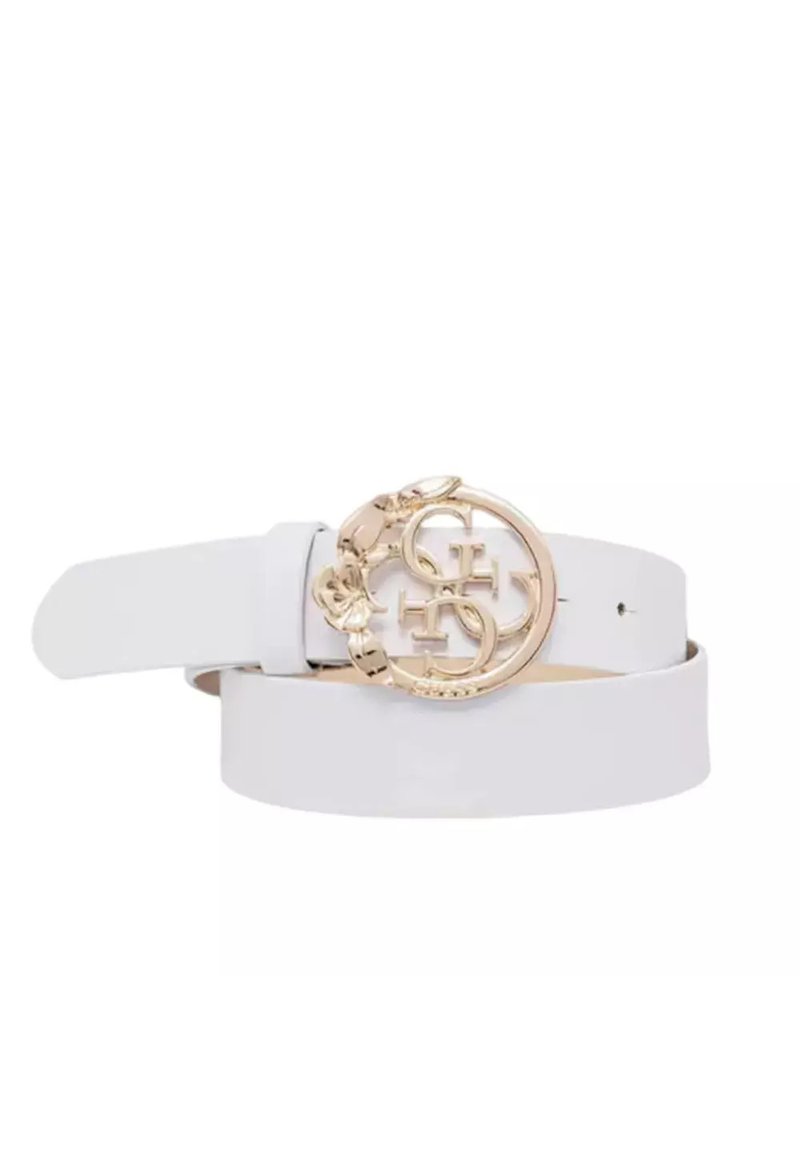 Cintura in pelle bianca con una fibbia rotonda dorata che presenta lettere intrecciate e decorazioni floreali. Texture liscia con misura regolabile.