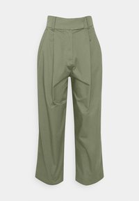 Spodnie w kolorze oliwkowym, dopasowane, z wysokim stanem, fałdami z przodu i szerokimi nogawkami, wykonane z gładkiego materiału z czystym wykończeniem.