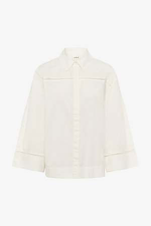 Witte blouse met kraag, 3/4 mouwen, uitsparingdetails bij de zoom en manchetten, en een rechte snit. Zachte, lichte stof.