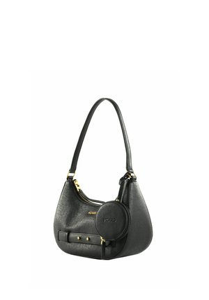 Sac à bandoulière en cuir noir texturé avec garnitures dorées, forme incurvée, et petite poche ronde pour pièces avec fermeture éclair à l'avant.