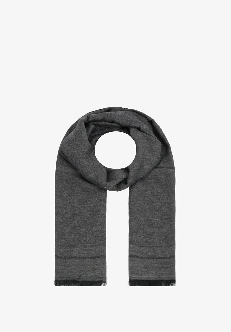 Écharpe tricotée grise en forme circulaire, avec une finition texturée et de subtiles rayures horizontales. Les bords sont bordés d'un mince contour noir.