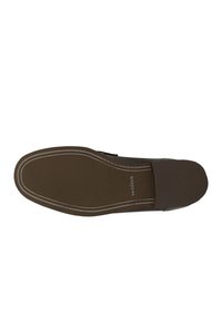 Braune Leder-Schuhsohle mit Gummi-Grip, rundes Zehendesign, weiße Naht um den Rand, Markenlogo auf der Innensohle sichtbar.