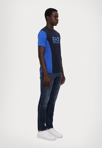 EA7 Emporio Armani Apdrukāts T-krekls - dark blue