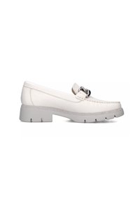 Mocassino in pelle bianca con punta leggermente appuntita, suola bianca texturizzata e un elegante dettagli con fibbia argentata sulla parte anteriore.