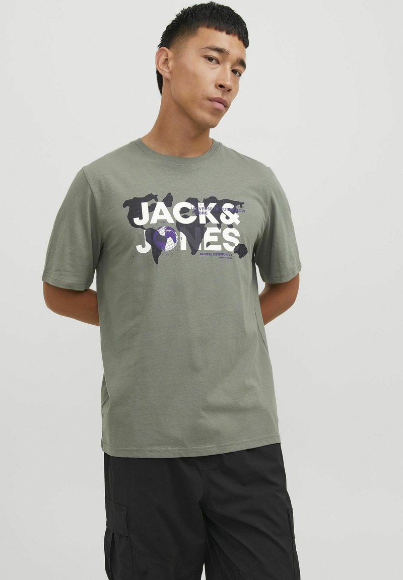 Jack & Jones JCODUST CREW NECK - Camiseta estampada - agave green
