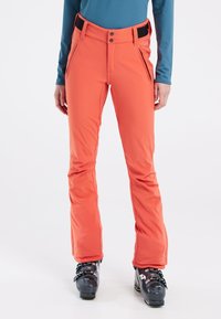 Oranje skibroek met een slim fit, voorzien van een ritssluitingzak en een contrasterende zwarte tailleband. Het materiaal is glad en rekbaar.