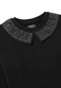 Zwarte sweatshirts met een gestudeerde kraag, voorzien van een ronde halslijn en geribbelde manchetten. De kraag heeft een geplooid ontwerp versierd met zilverkleurige studs.