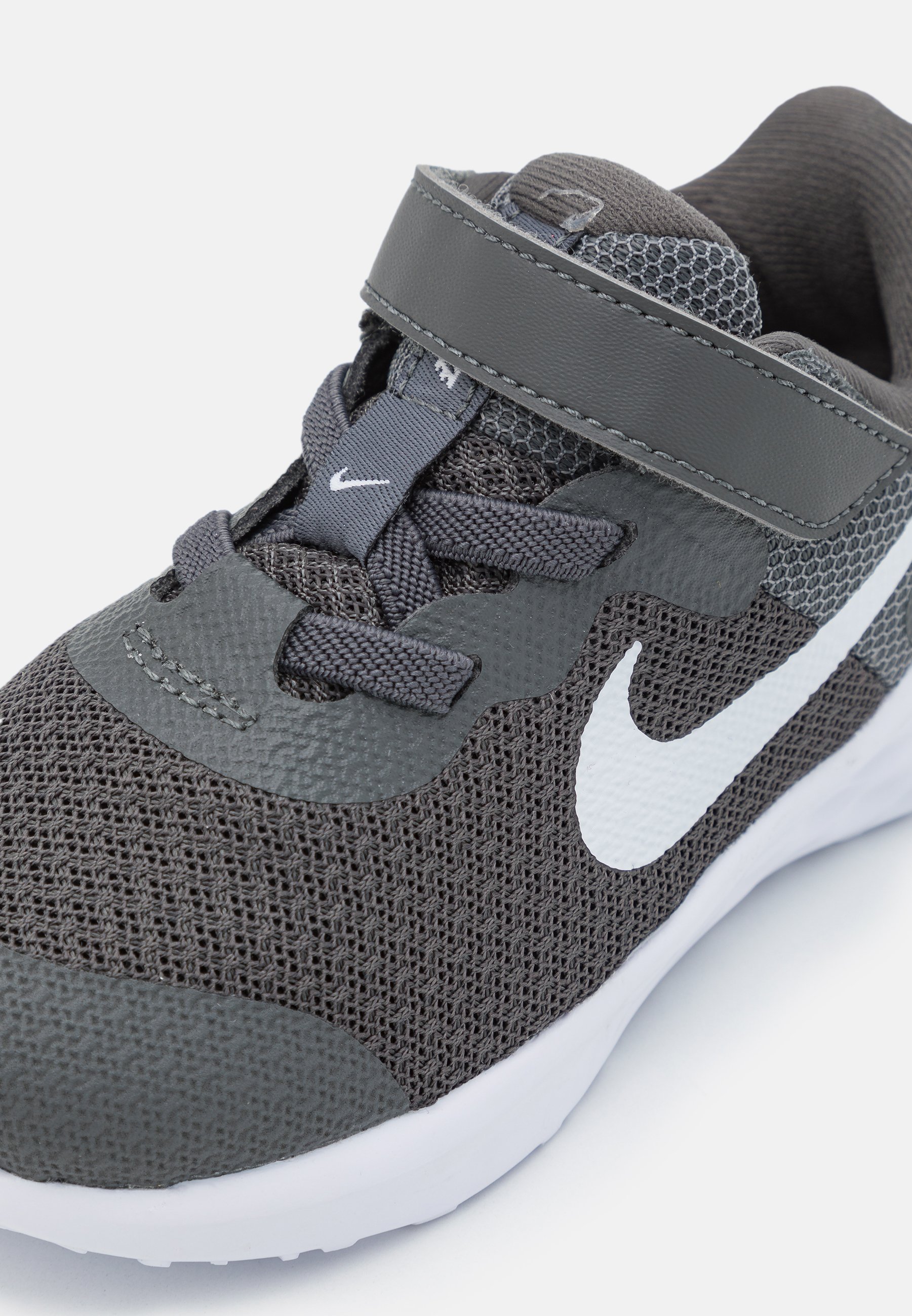 Nike Performance REVOLUTION 6 TDV UNISEX - Neutralios pronacijos bėgimo  bateliai - iron grey/white/smoke grey/pilka - Zalando.lt