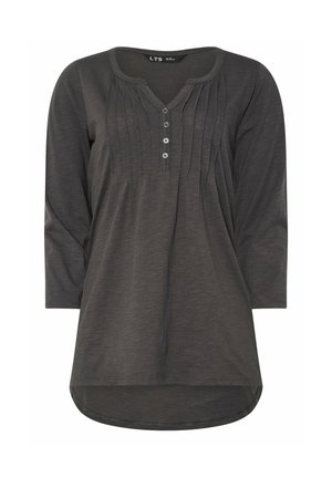Donkergrijze, lange mouw top met een V-hals, voorzien van plooien en vier knoopaccenten bij de halslijn, een afgeronde zoom en een zachte textuur.