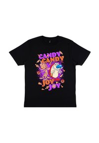 Černé bavlněné tričko s barevným grafickým designem a textem "CANDY CANDY JOY JOY" spolu s kreslenými postavičkami na živém pozadí.