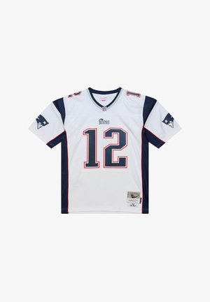 Weißes NFL-Trikot mit marineblauen Akzenten, das die Nummer 12 und das "Patriots"-Logo zeigt. Hergestellt aus atmungsaktivem Material, mit kurzen Ärmeln und einem V-Ausschnitt.