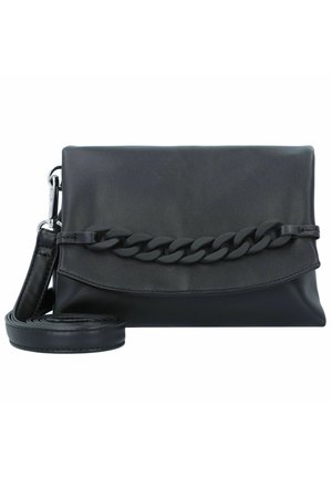 Zwarte leren clutch met een getextureerde kettingaccent over de voorkant, vlak ontwerp, afneembare schouderband en een strakke afwerking.
