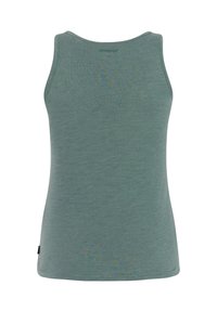 Débardeur vert sans manches avec un col rond et un petit logo "protest" sur la partie supérieure du dos.