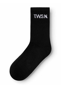 Sort sok med ribbet tekstur, der har hvid "T.W.S.N." tekst øverst. Standard crew-længde med en afrundet tå design.