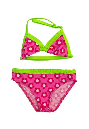 Różowy zestaw bikini z zielonymi akcentami. Top ma trójkątne miseczki z kwiatowym wzorem; dół ma podobny design i falbany na brzegach.
