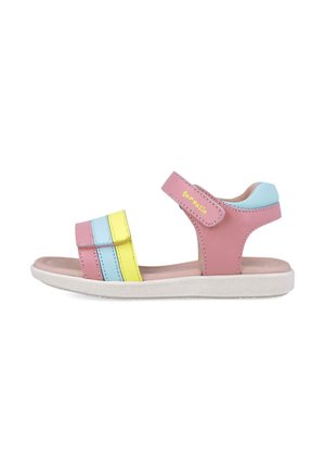 Sandalias de cuero rosa con una banda a rayas amarilla, azul y verde. Cierre de tira de velcro, suela texturizada blanca y plantilla de color rosa claro.