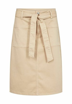 Beige puuvillane seelik, millel on ees- ja tagataskud, vööga, mis on kinni seotud, ning põlvekohale ulatuv sirge lõige. Sile tekstuur ja minimalistlik disain.