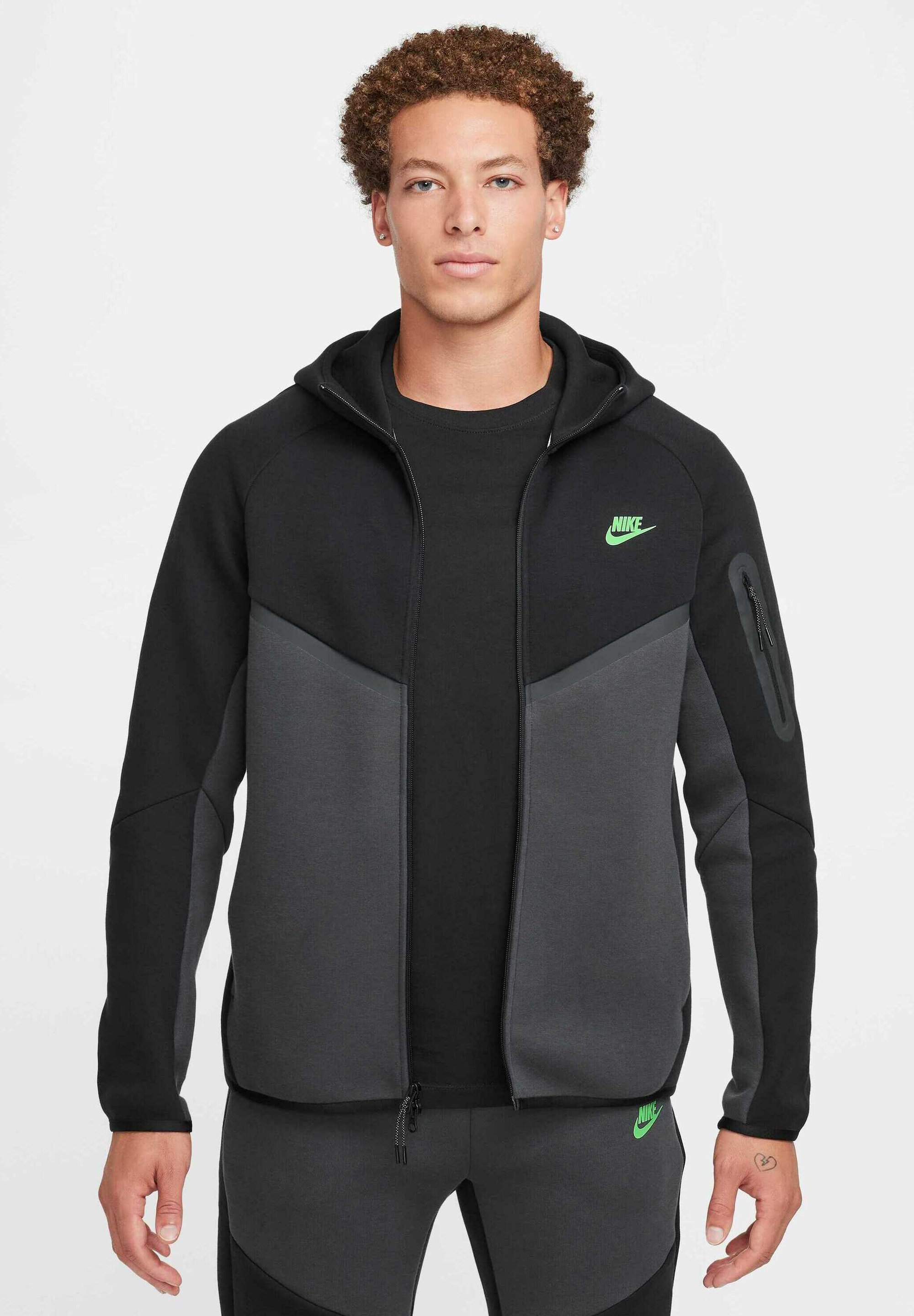 Nike Sportswear Tech Fleece Sudadera Nike Negra Con Cremallera