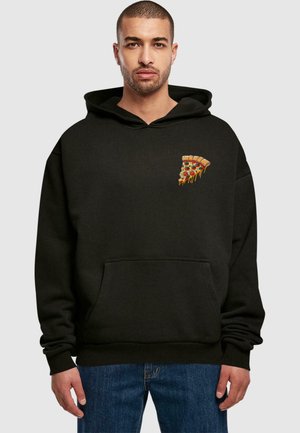 Czarna bluza z kapturem wykonana z mieszanki bawełny, z kieszenią z przodu oraz kolorową, haftowaną grafiką kawałka pizzy na klatce piersiowej.