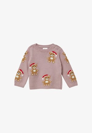 Roze gebreide trui met lange mouwen, versierd met meerdere teddyberenmotieven die rode hoeden dragen; voorzien van twee knopen op de schouder voor gemakkelijk aan- en uittrekken.