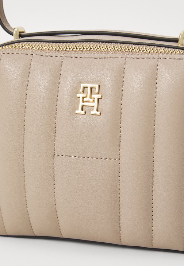 FEMININE CAMERA BAG - Cross body bag - coastal taupe2