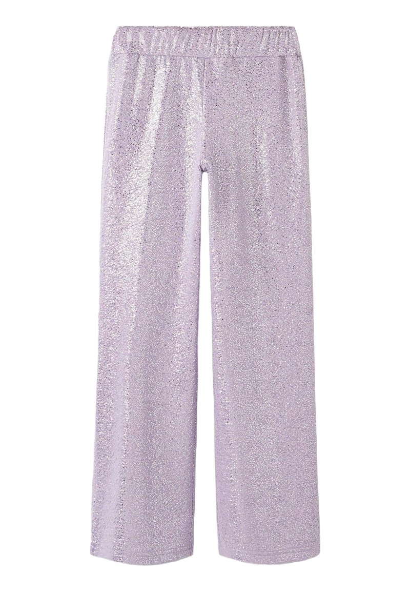 Pantalons amples lavande en tissu métallisé scintillant, avec une taille élastique et une surface lisse et texturée.