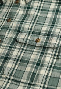 Unselected, green check