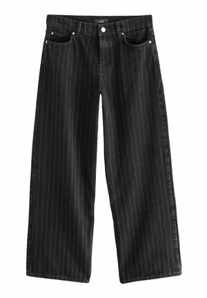 Jean noir à jambes larges avec fines rayures blanches verticales, bouton devant, passants de ceinture et design à cinq poches.