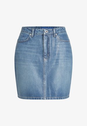 Világoskék farmer szoknya, fitted sziluettel, elülső gombos záródással és hagyományos öt zsebes kialakítással, enyhe kopással.