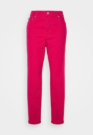 Jeans de cintura alta em rosa brilhante com um corte reto clássico, feitos de tecido de denim, apresentando bolsos frontais e fecho de botão de metal.