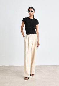 DKNY LUX RUCHED SHORT SLEEVE - Základné tričko - black