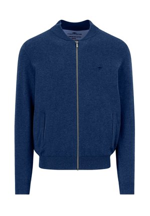 Marineblauwe trui met rits, geribbelde boorden en zoom, twee voorzakken en een klein geborduurd logo op de linkerborst.