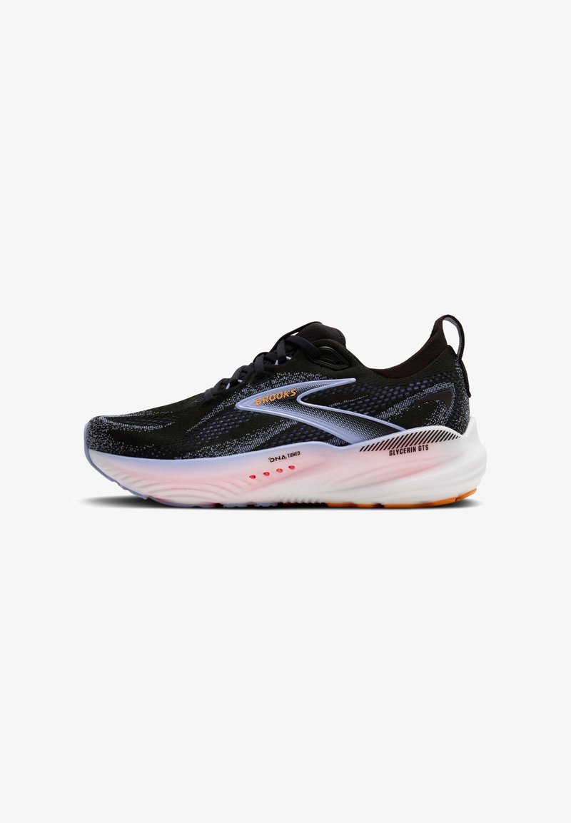 Chaussure de course Brooks noire et grise avec semelle blanche et rose, lacets et languette au talon.