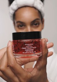 SKIN by Revolution REVOLUTION SKINCARE X JAKE – JAMIE WATERMELON HYDRATING FACE MASK - Ansiktsmask