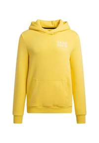 Gelber Kapuzenpullover mit Fronttasche und weißem Schriftzug "CAMP DAVID ORIGINAL TM" auf der Brust und am unteren linken Ärmel.