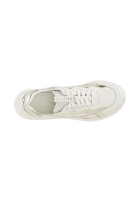 Sneaker in pelle bianca con accenti dorati, punta rotonda, suola piatta in gomma e chiusura con lacci. Logo visibile sulla linguetta e nella soletta.
