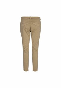 Beige katoenen broek met een slanke pasvorm, voorzien van achterzakken en een gladde textuur, ontworpen met ceintuurlussen en subtiele stikdetails.
