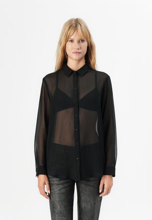 Schwarze durchsichtige Hemdbluse mit Kragen, langen Ärmeln und einem leicht lockeren Schnitt. Der Stoff wirkt leicht und hat eine glatte Textur.