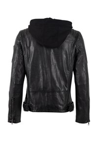 Giubbotto in pelle nera con cappuccio nero rimovibile. Presenta chiusure con zip, tasche laterali e finitura testurizzata. La vista posteriore mostra i dettagli delle cuciture.