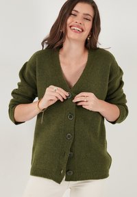 REGULAR FIT - Cardigan - khaki