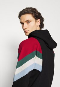 Kaotiko SUD CAP WALKER UNISEX - Sweatshirt com capuz - black