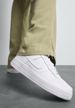 Nike Sportswear, Matalavartiset tennarit - white