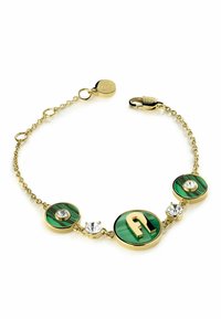 Bracciale in oro con accenti circolari di malachite e cristalli trasparenti. Dettaglio notevole include una lettera "F" in oro al centro.