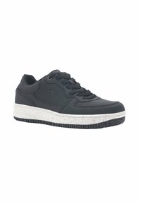 Czarne sneakersy z gładką cholewką, okrągłym noskiem i sznurowanym zapięciem. Posiadają nakrapianą białą podeszwę środkową i teksturowaną czarną podeszwę zewnętrzną.