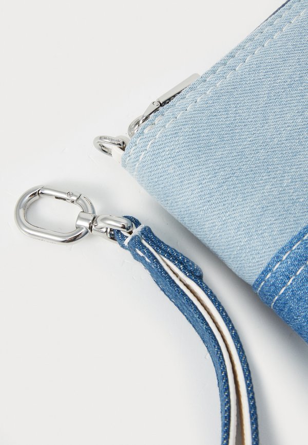 LABEL COLORBLOCKED SMALL COMPACT WRISTLET - Wallet3