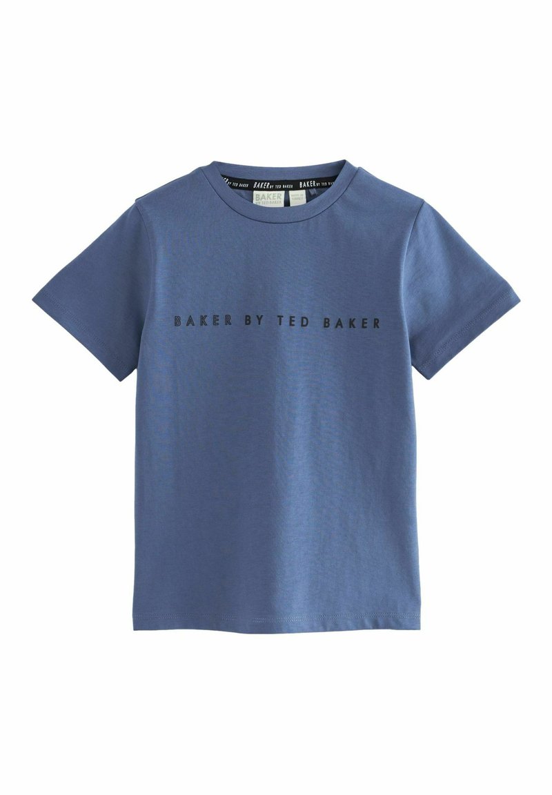 Modra bombažna majica s kratkimi rokavi, ki na prsih nosi črn napis "BAKER BY TED BAKER". Ima krojen ovratnik in gladko teksturo.