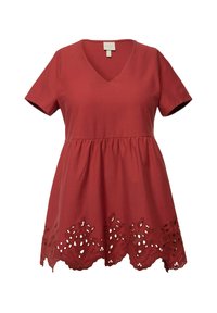 Vestido de algodón rojo con mangas cortas, escote en forma de V y cintura fruncida. Presenta un intrincado bordado con detalles recortados a lo largo del dobladillo.