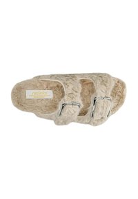 Beige pluizige slippers met twee verstelbare zilveren gespen, zachte textuur en een platte zool. Voorzien van een interieur logolabel.