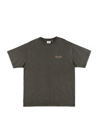 Ciemnoszara bawełniana koszulka z krótkimi rękawami, okrągłym dekoltem i małym, haftowanym pomarańczowym logo na piersi. Luźny krój i miękka tekstura.